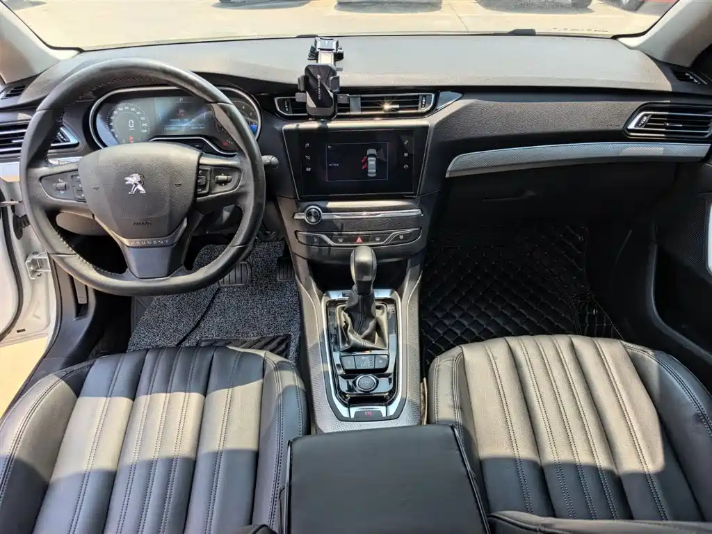 Peugeot 408 2021 — фото 11