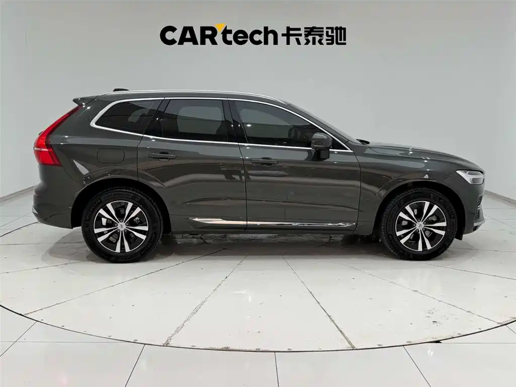 Volvo XC60 2022 — фото 12