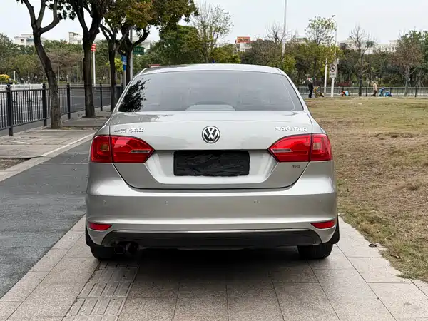 Volkswagen Sagitar 2014