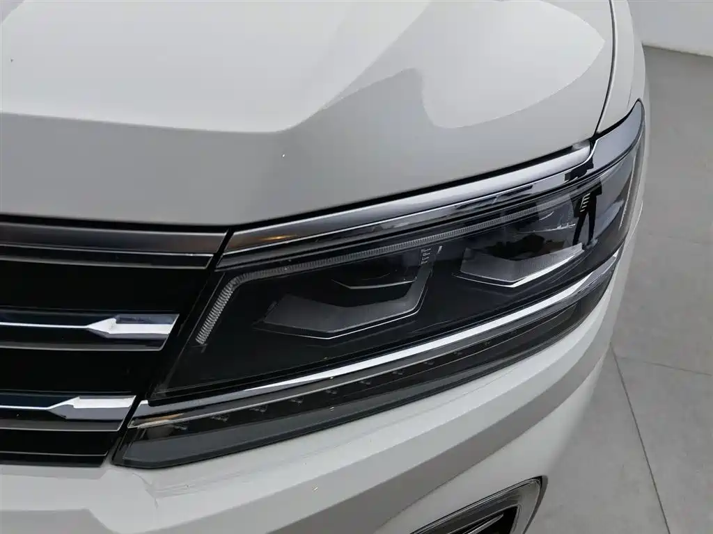 Volkswagen Tiguan L PHEV 2020 — фото 7