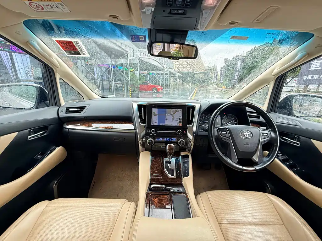 Toyota Alphard 2018 — фото 11