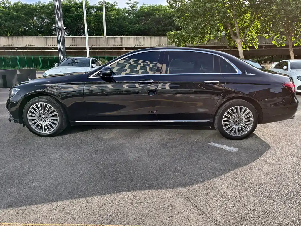 Mercedes-Benz E-Class 2023 — фото 3