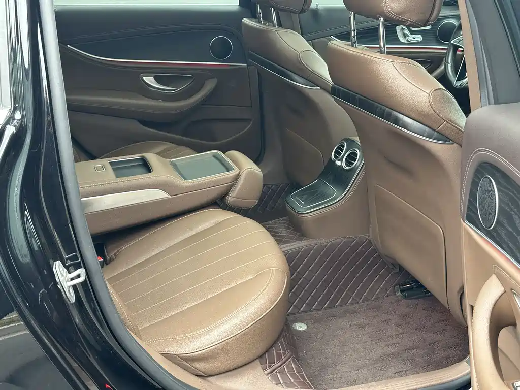 Mercedes-Benz E-Class 2022 — фото 13