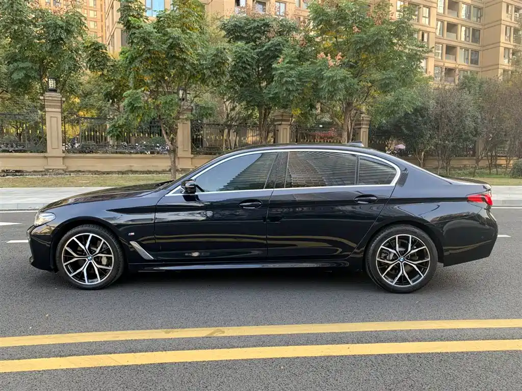 BMW 5 Series 2022 — фото 15