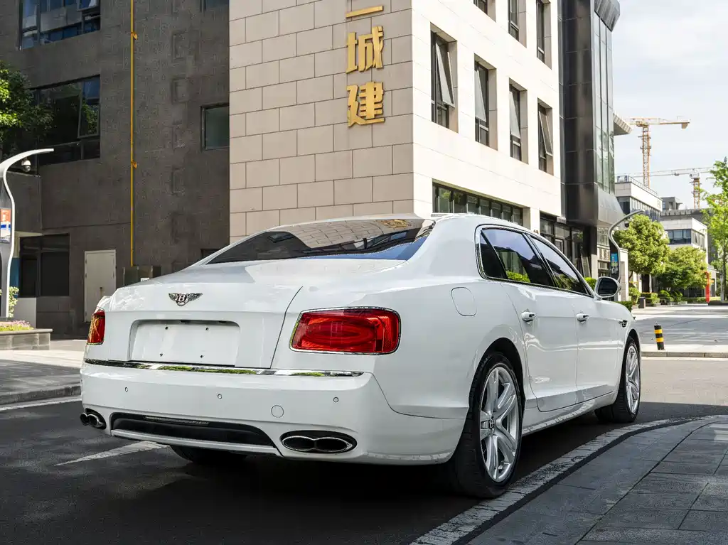 Bentley Flying Spur 2015 — фото 9