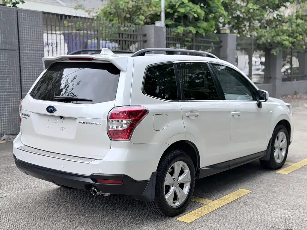 Subaru Forester 2014 — фото 4