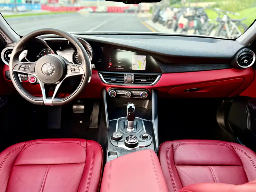 Alfa Romeo Giulia 2020 — фото 13