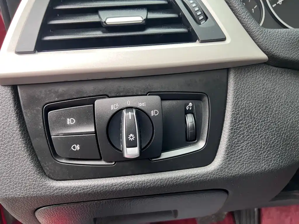 BMW 3 Series 2016 — фото 10