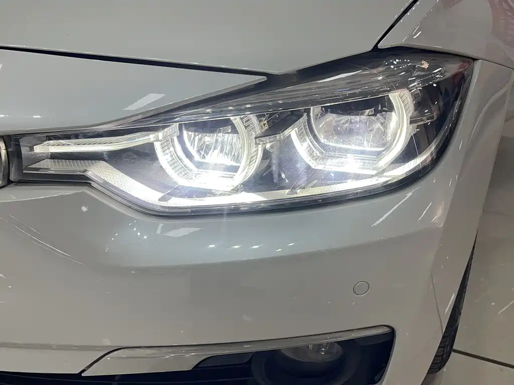 BMW 3 Series 2016 — фото 18