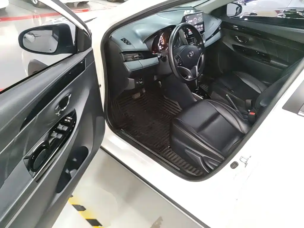 Toyota Yaris L 2023 — фото 16