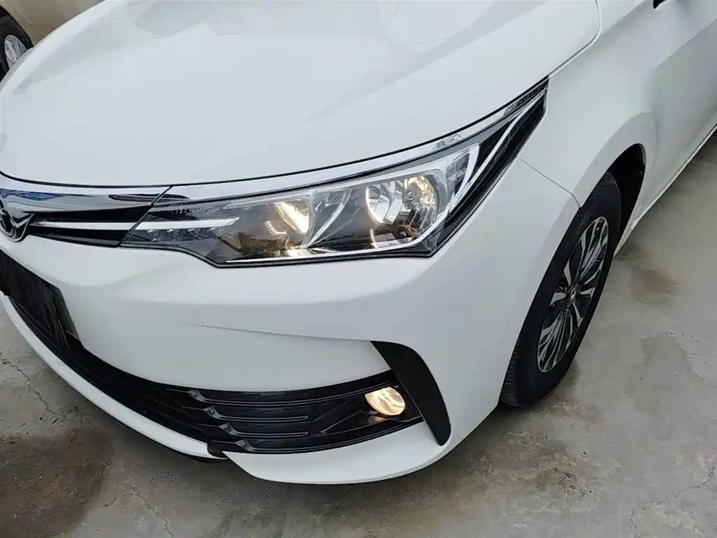 Toyota Corolla 2018 — фото 24