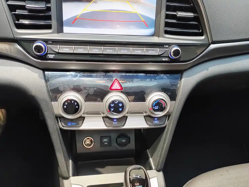 Hyundai Elantra 2020 — фото 15