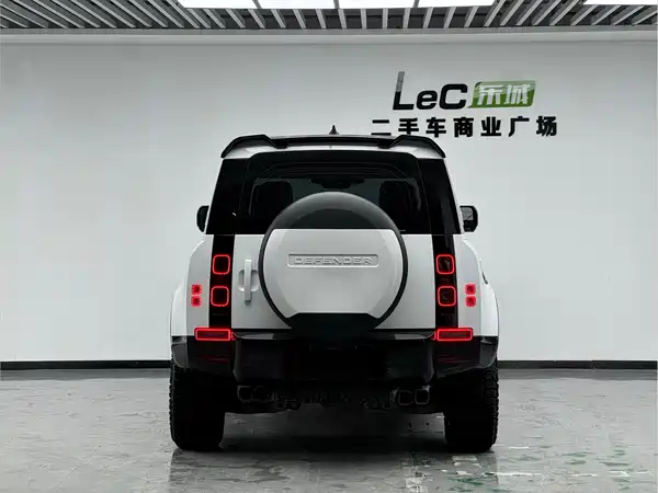 Land Rover Defender 2025