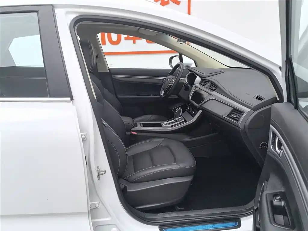 Geely Emgrand GS 2018 — фото 23