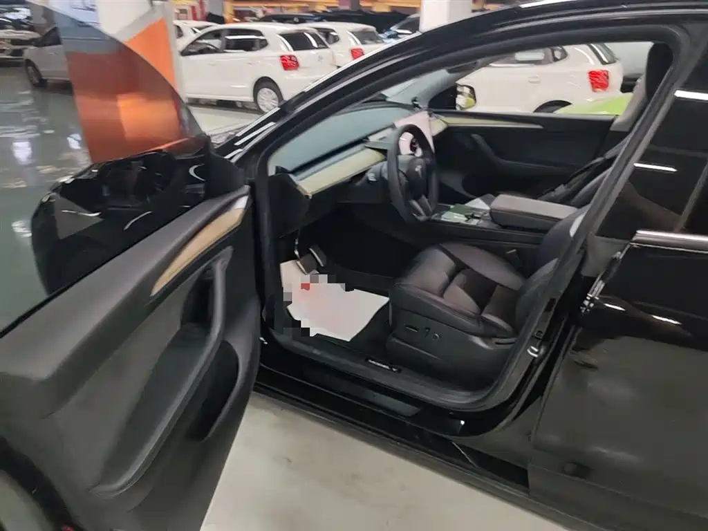 Tesla Model Y 2023 — фото 16