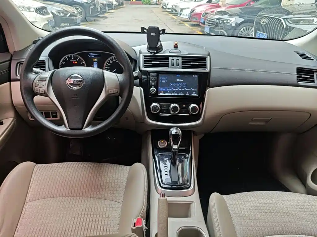 Nissan Tiida 2018 — фото 10
