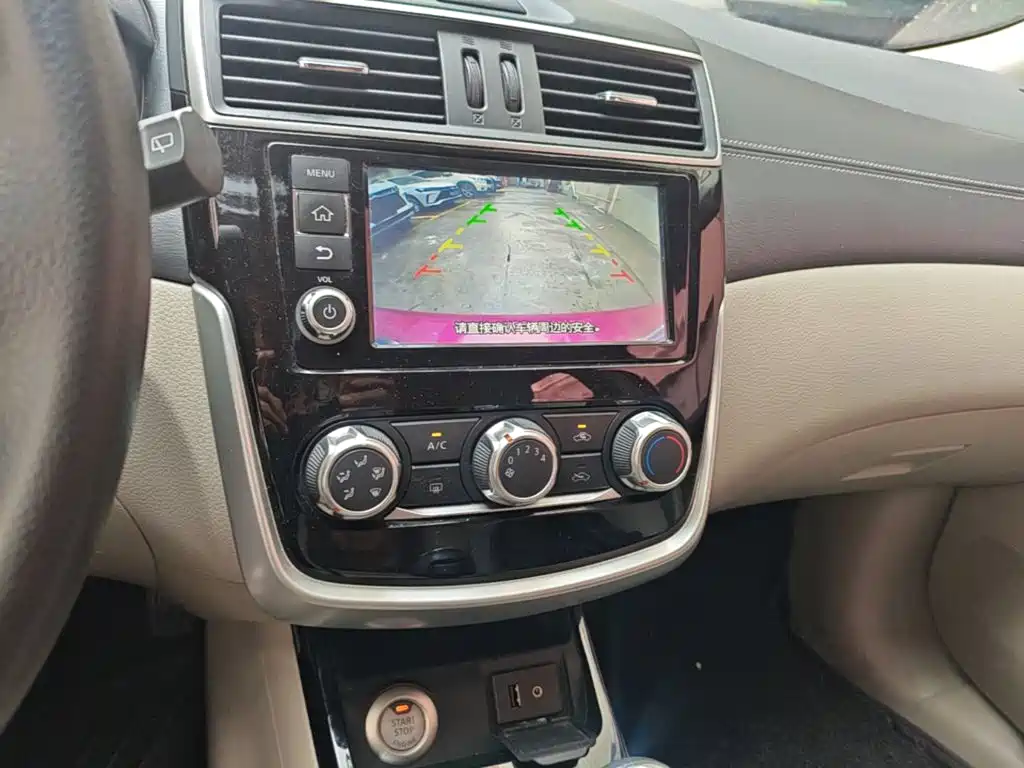 Nissan Tiida 2018 — фото 13