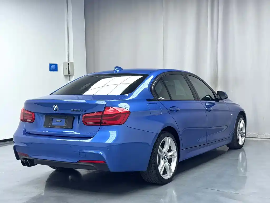 BMW 3 Series 2018 — фото 9