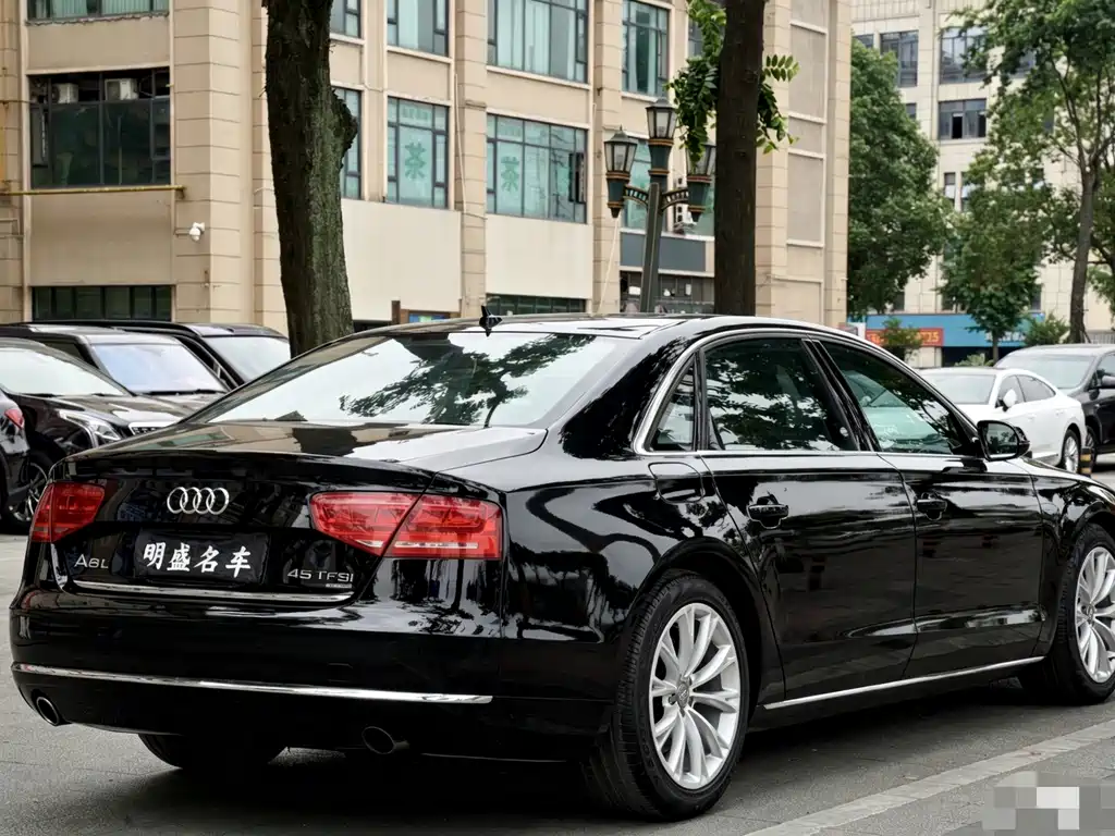 Audi A8 2012 — фото 22