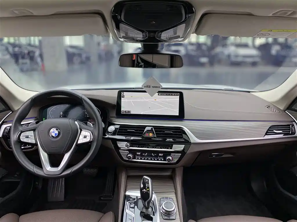 BMW 5 Series 2022 — фото 11
