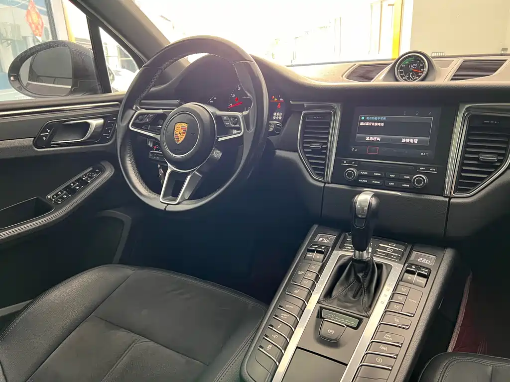 Porsche Macan 2016 — фото 17