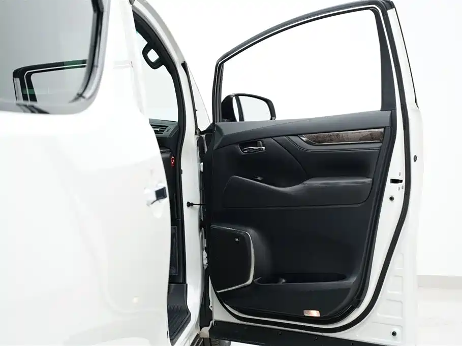 Toyota Alphard 2020 — фото 27