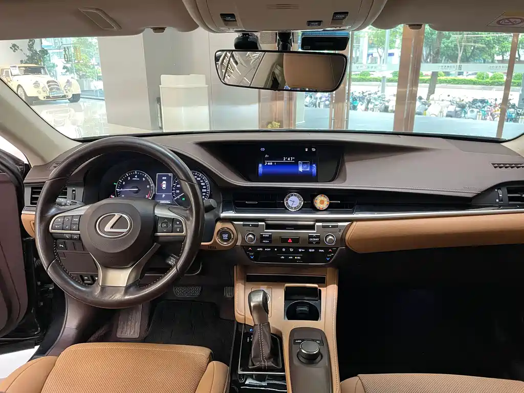 Lexus ES 2016 — фото 17