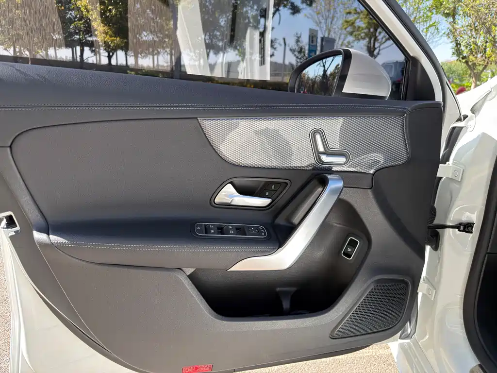 Mercedes-Benz A-Class 2023 — фото 16