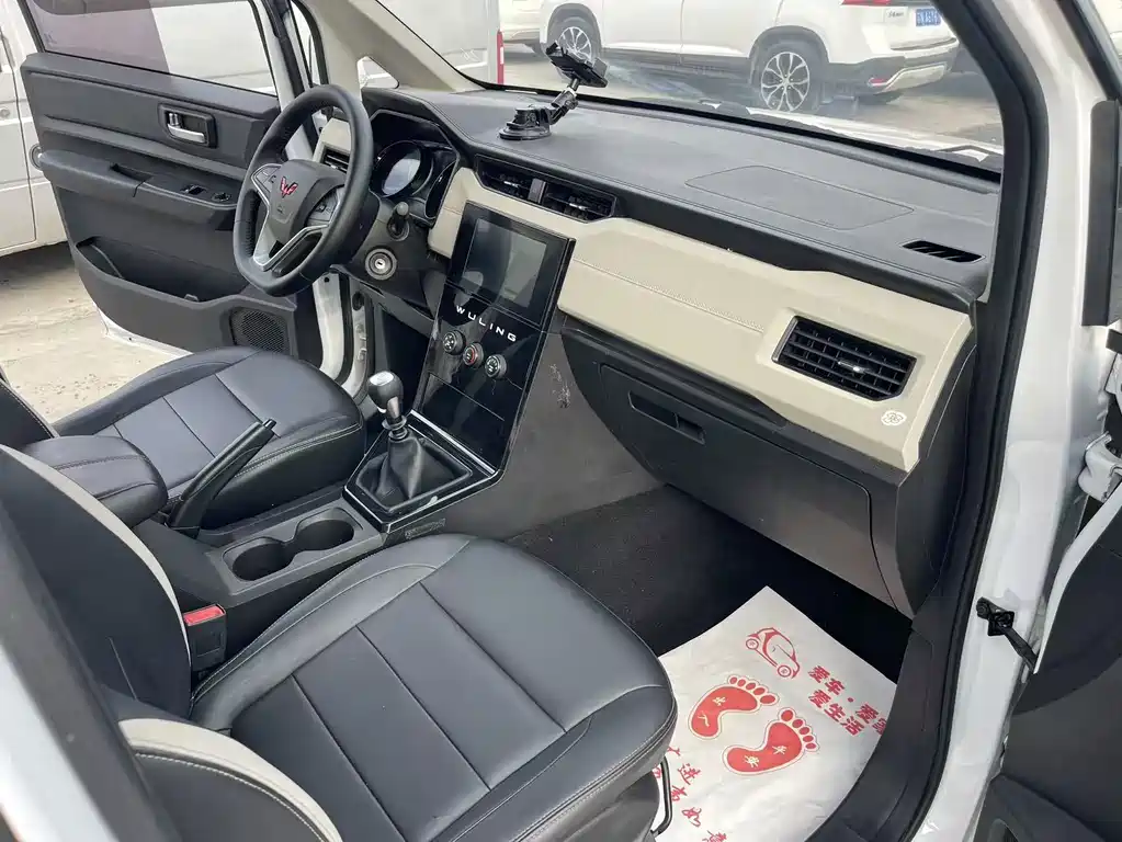 Wuling Journey 2022