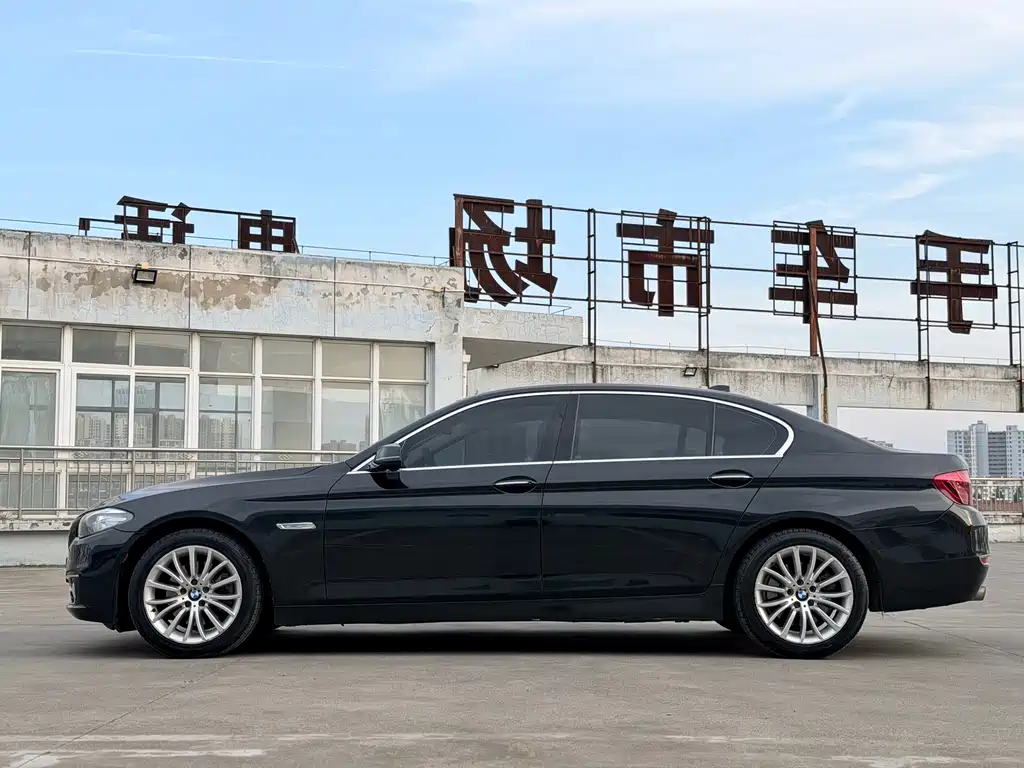 BMW 5 Series 2015 — фото 15
