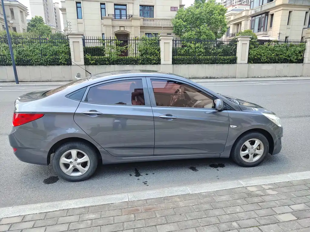 Hyundai Accent 2012 — фото 13
