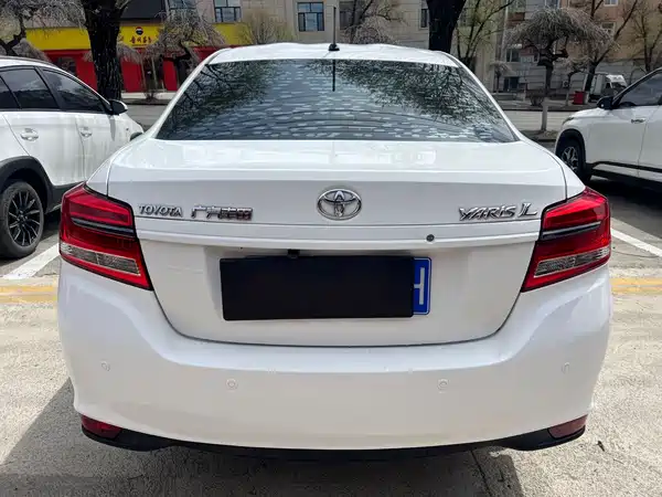 Toyota Yaris L 2022