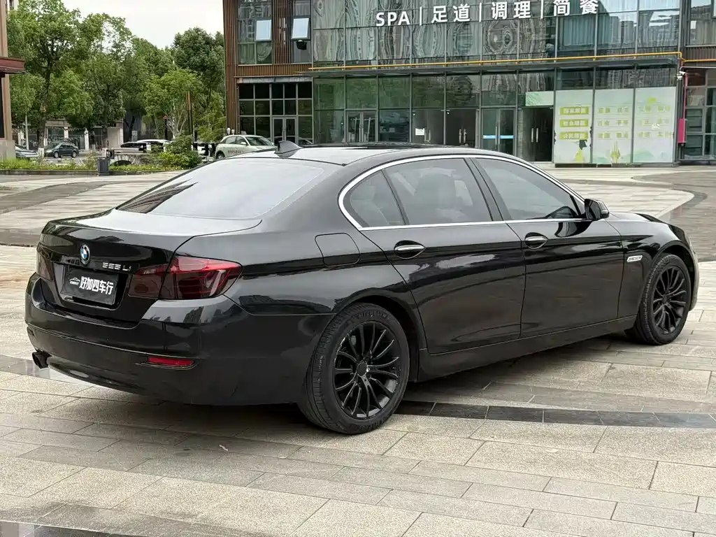 BMW 5 Series 2014 — фото 9