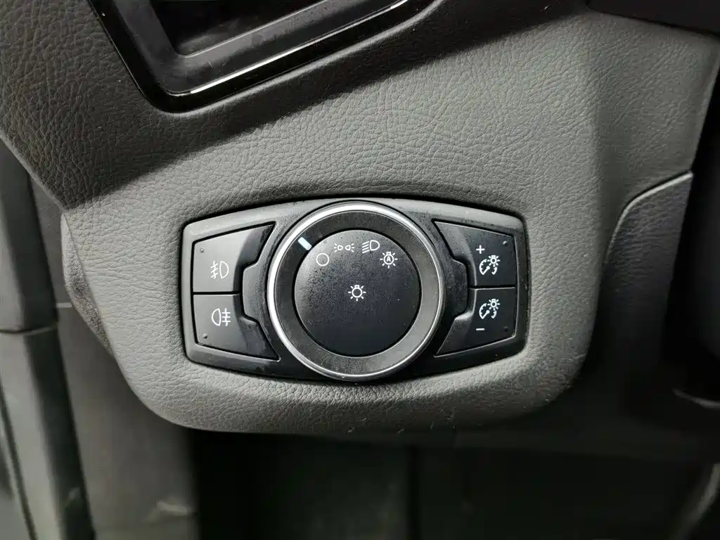 Ford Kuga 2018 — фото 21