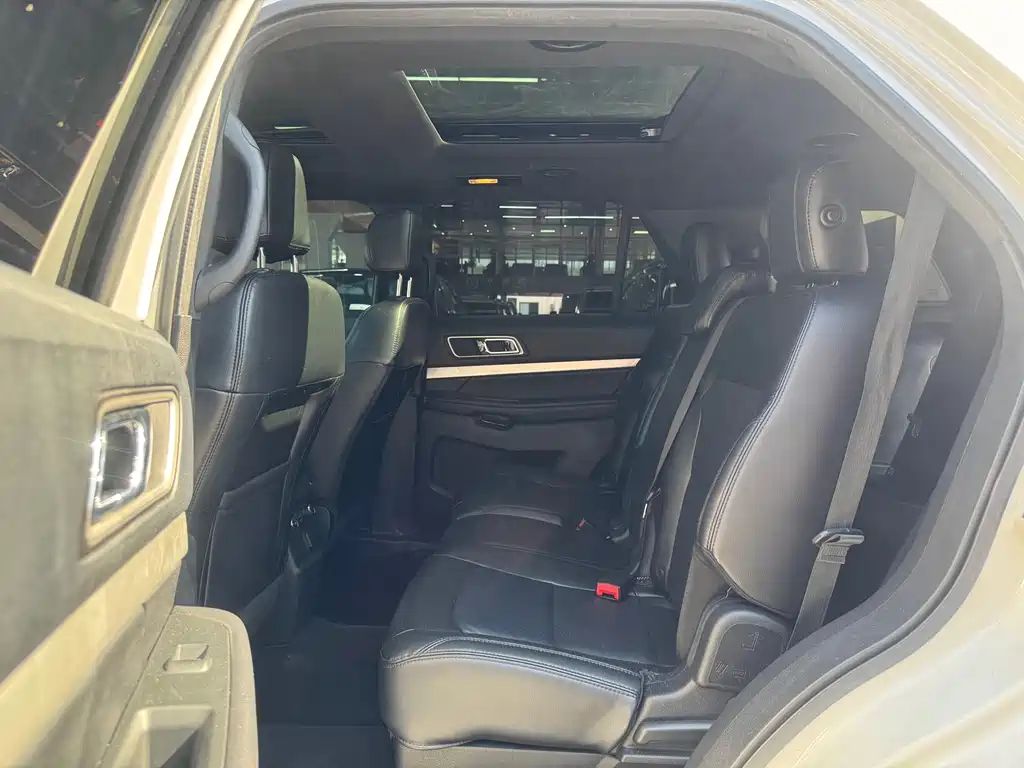 Ford Explorer 2016 — фото 25