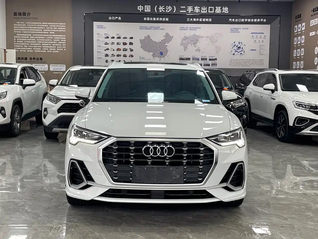 Audi Q3 2022 — фото 2