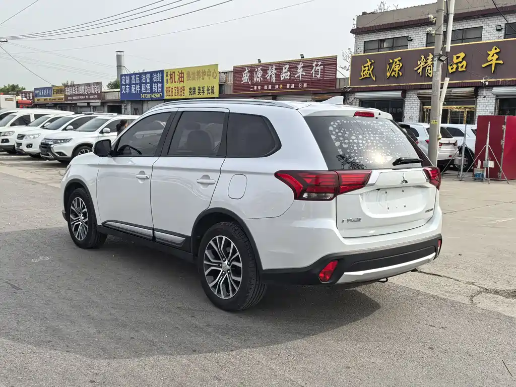 Mitsubishi Outlander 2018 — фото 6