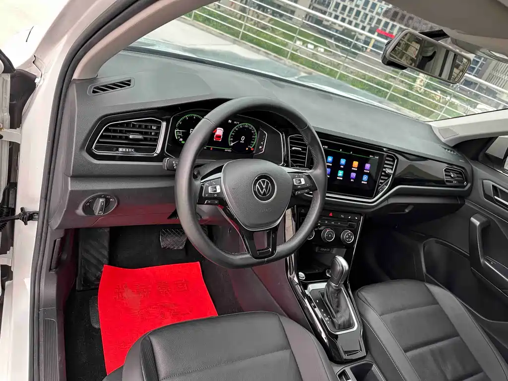 Volkswagen T-Roc 2023 — фото 12