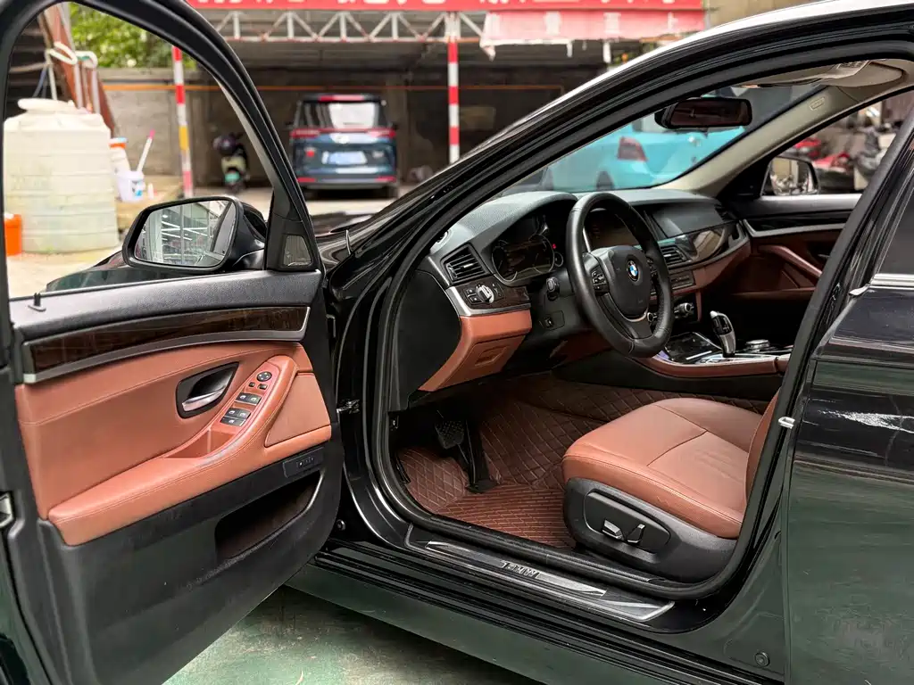 BMW 5 Series 2017 — фото 14