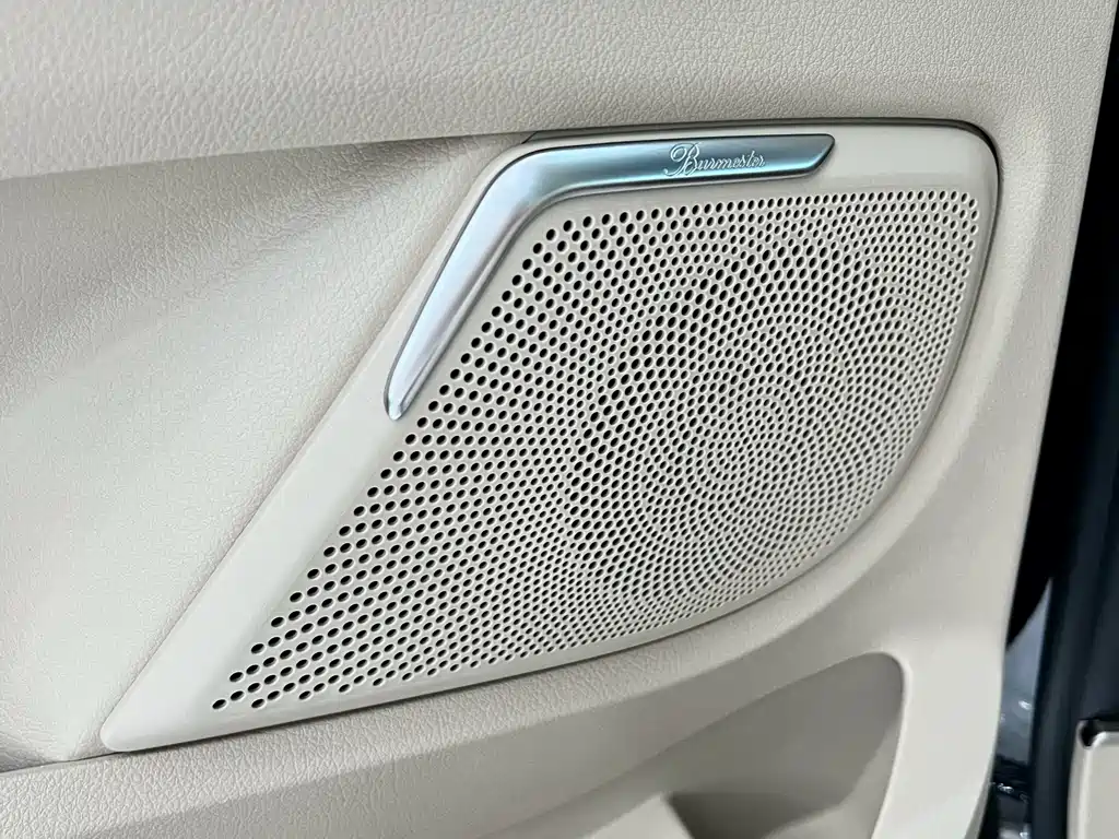 Mercedes-Benz V-Class 2023 — фото 26