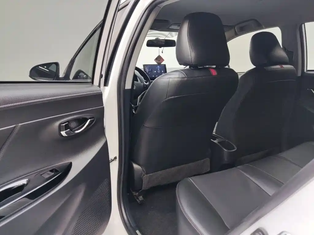 Toyota Yaris L 2022 — фото 9