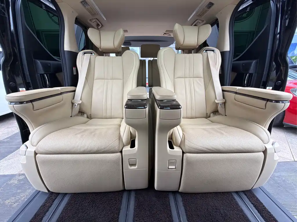 Toyota Vellfire 2020 — фото 13