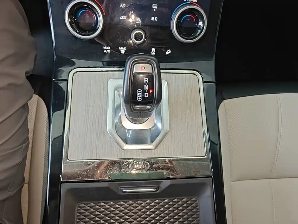 Land Rover Range Rover Evoque 2023 — фото 14
