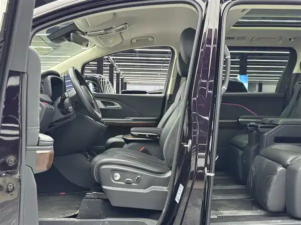 Hongqi HQ9 PHEV 2024