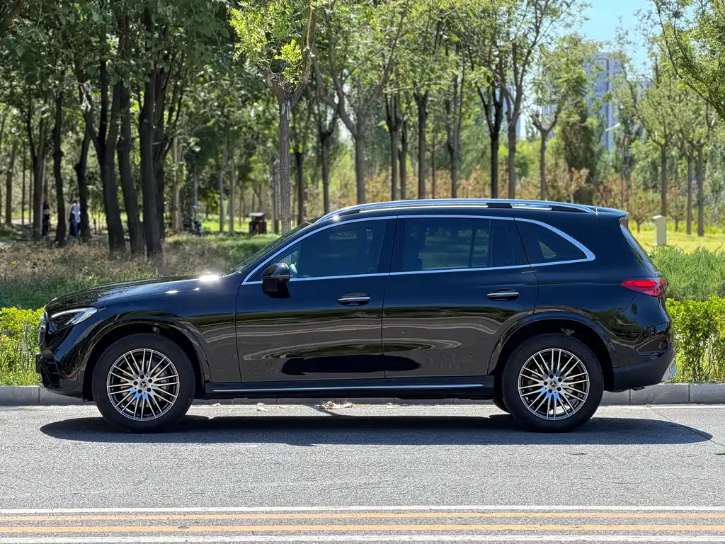 Mercedes-Benz GLC 2023