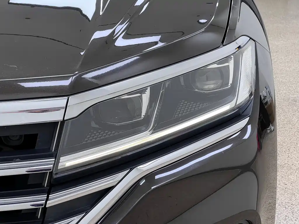 Volkswagen Touareg 2019 — фото 8