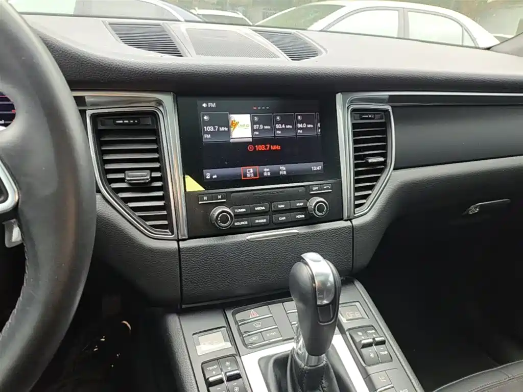 Porsche Macan 2018 — фото 13