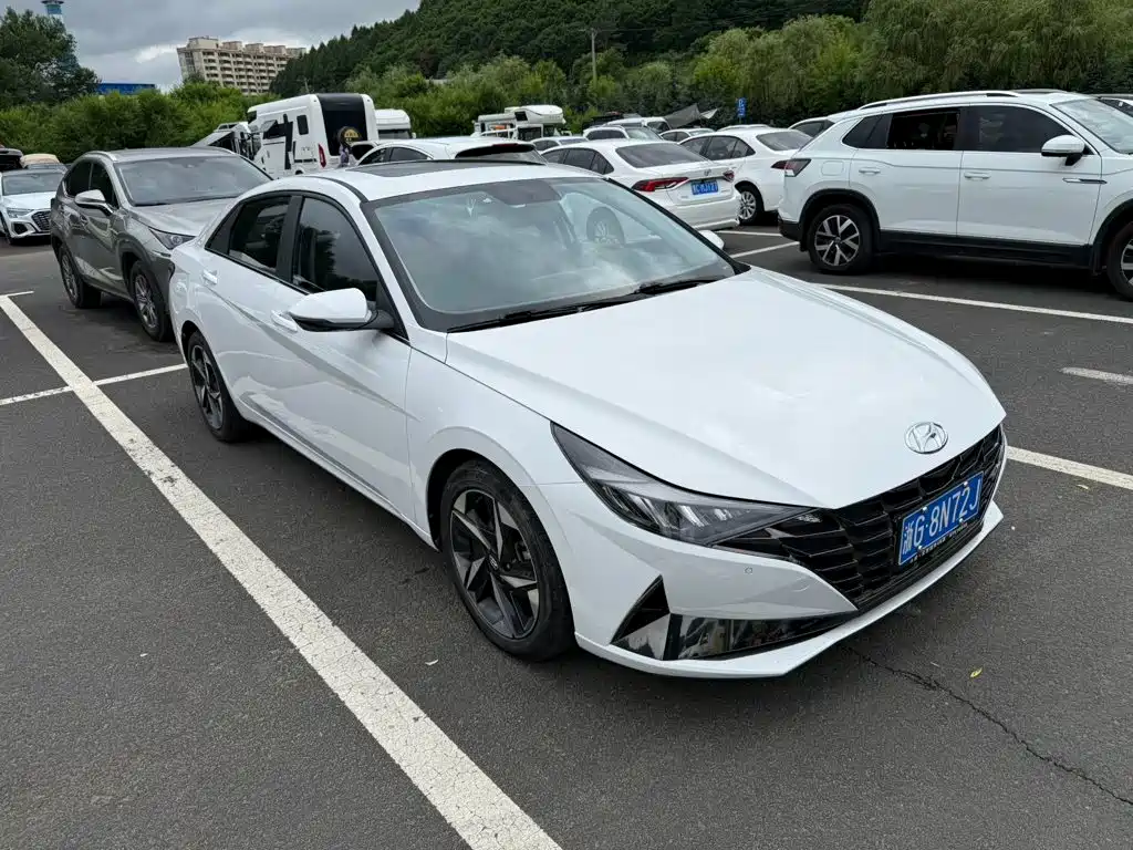 Hyundai Elantra 2023