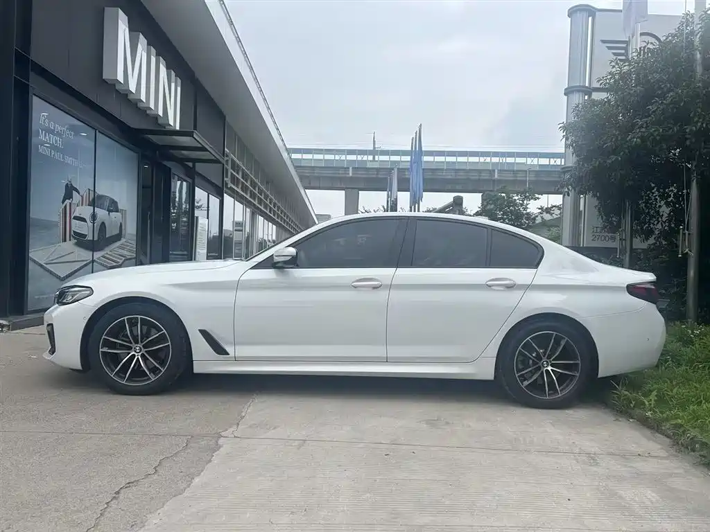BMW 5 Series 2023
