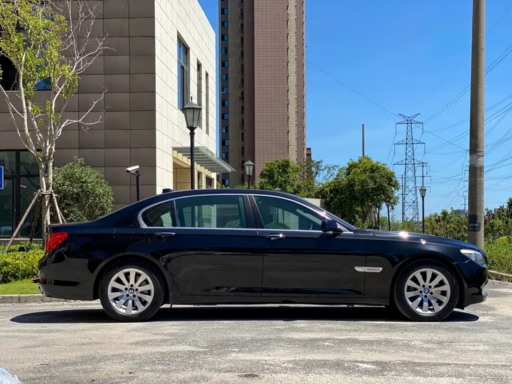 BMW 7 Series 2012 — фото 4